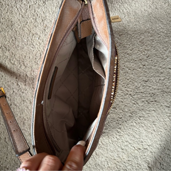 Michael Kors adjustable Crossbody bag - Picture 3 of 7